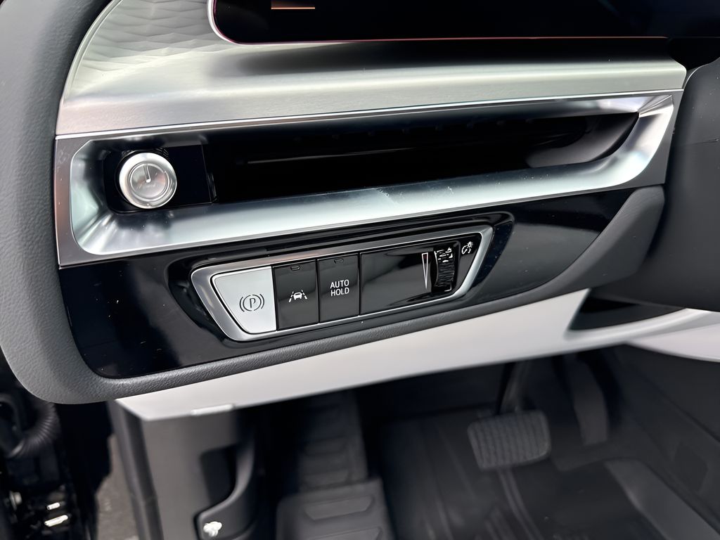 Vehicle image 20 of 40