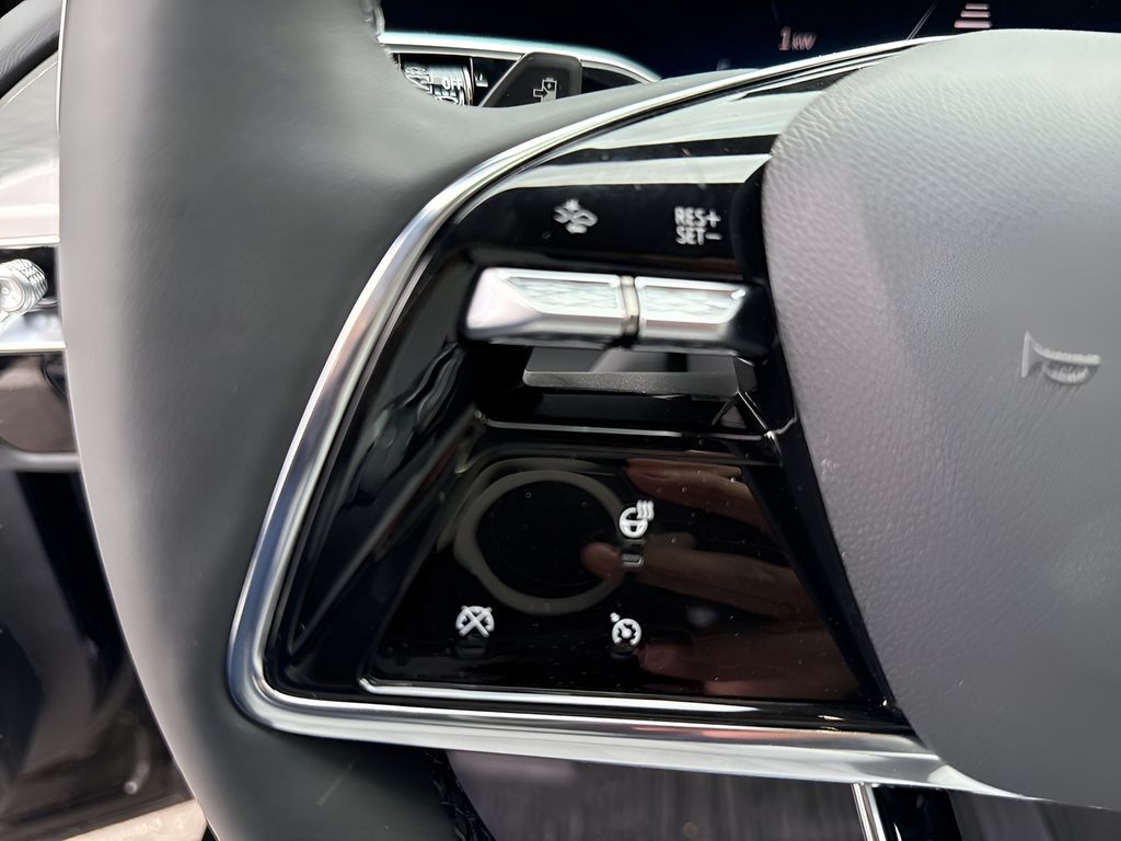 Vehicle image 22 of 40