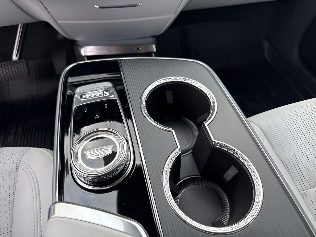 Vehicle image 29 of 40