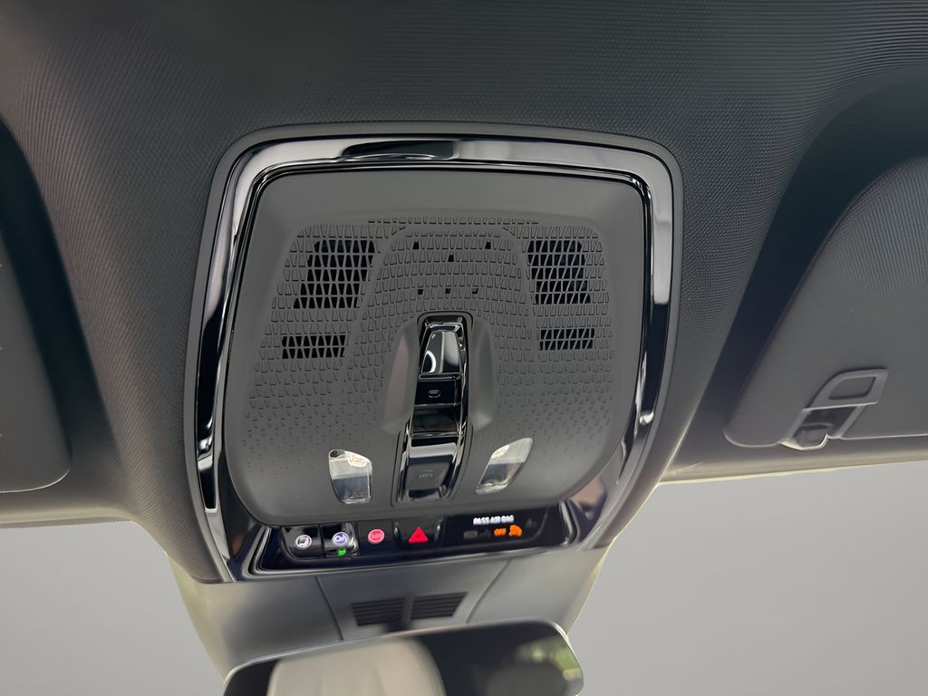 Vehicle image 31 of 40