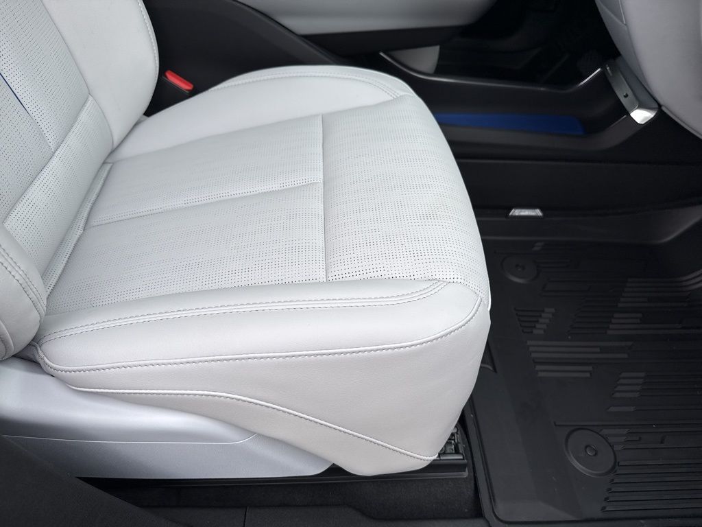 Vehicle image 14 of 40