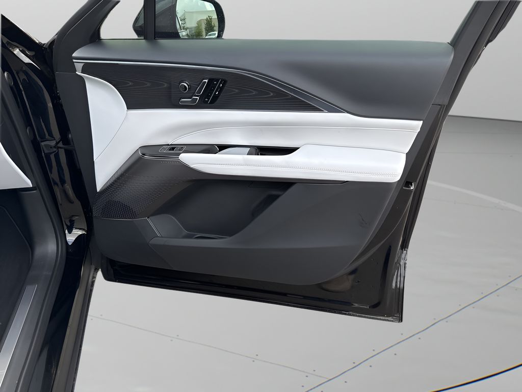 Vehicle image 12 of 41