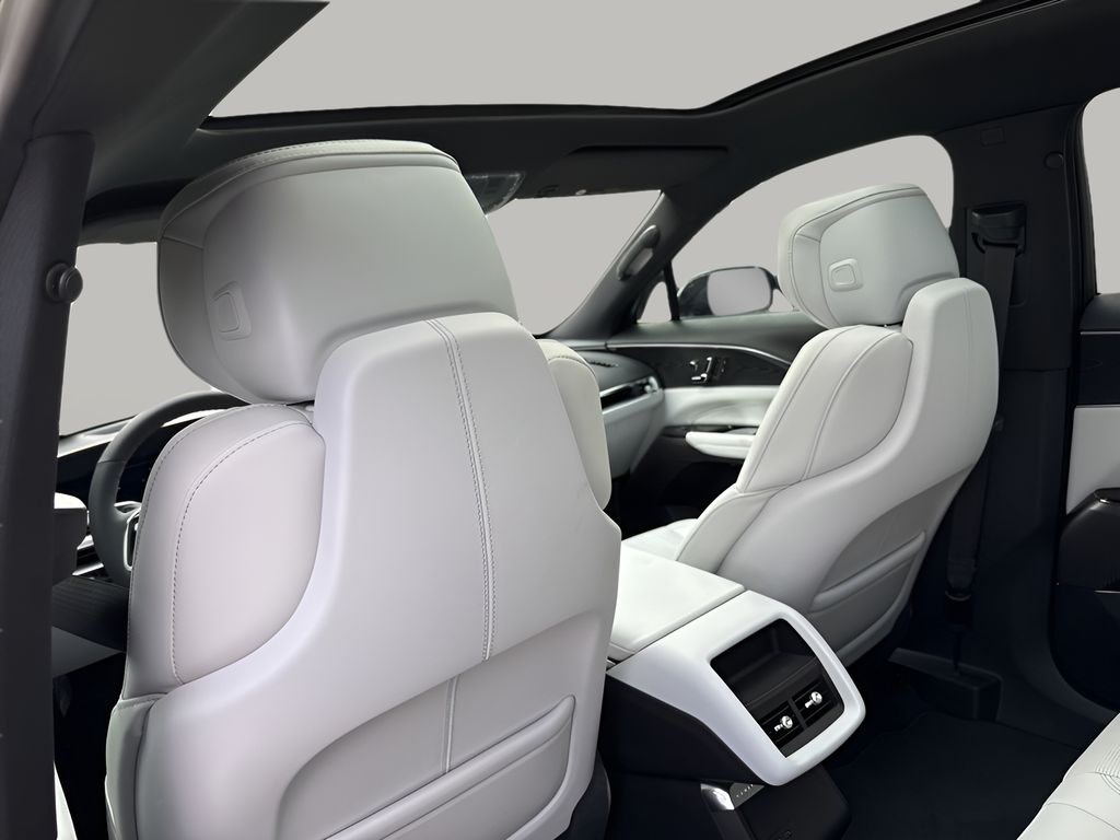 Vehicle image 36 of 41