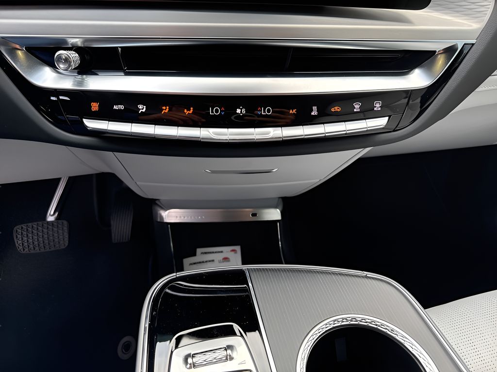 Vehicle image 29 of 41