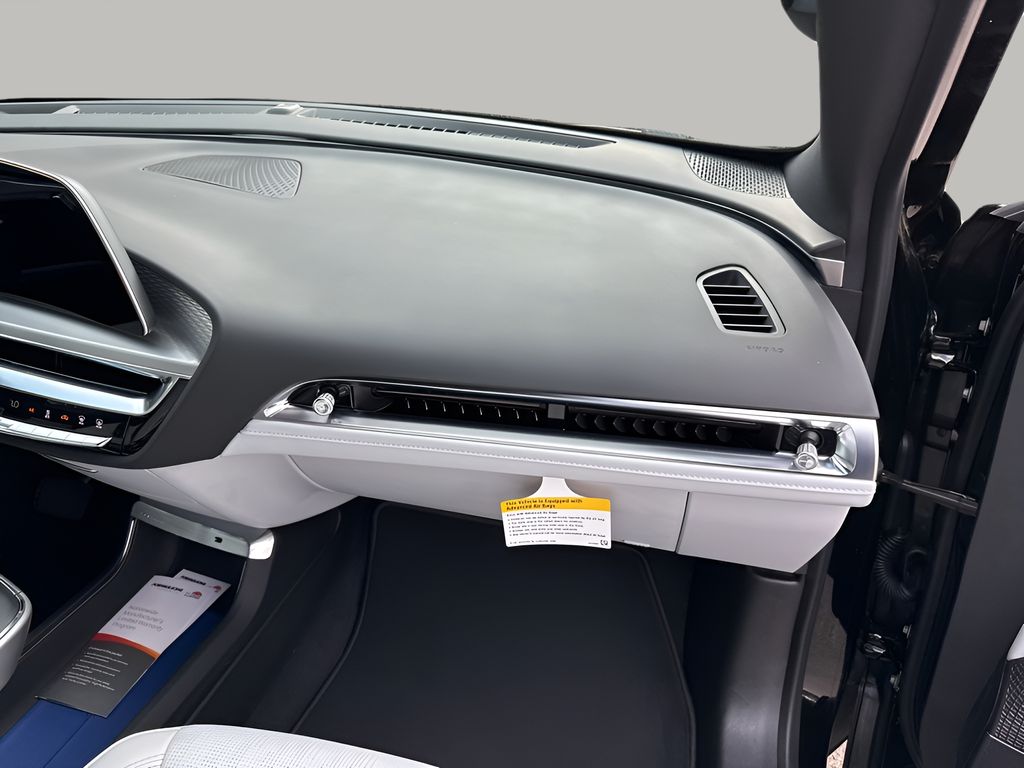 Vehicle image 13 of 41