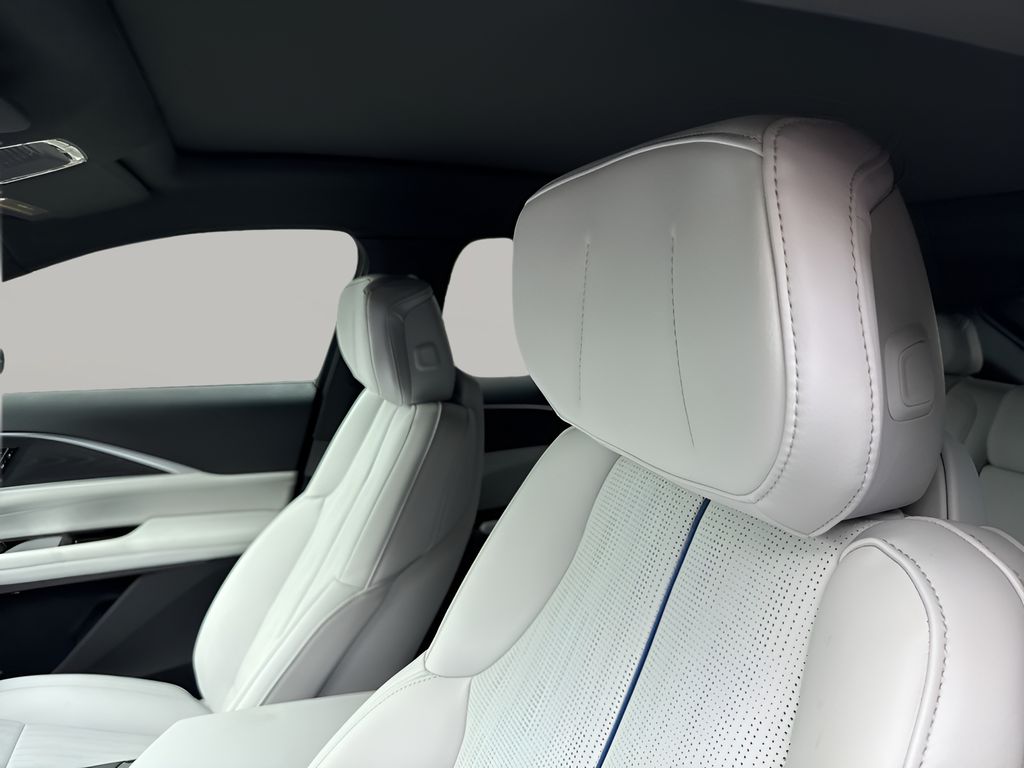 Vehicle image 19 of 41