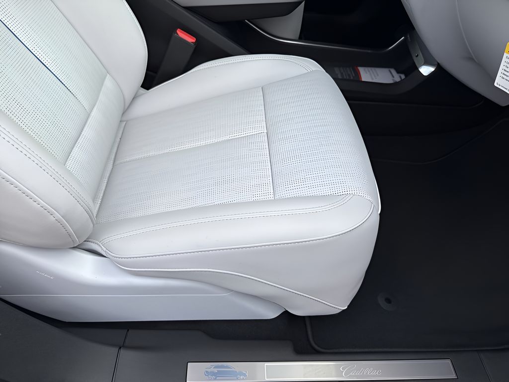 Vehicle image 14 of 41