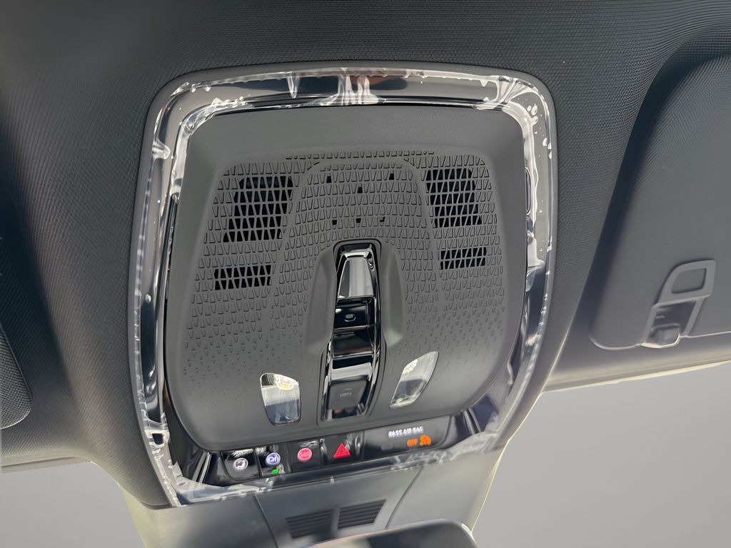 Vehicle image 32 of 41