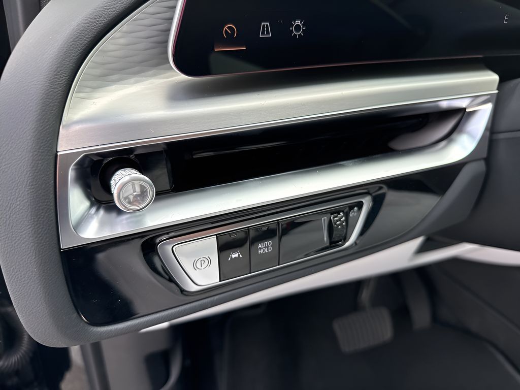 Vehicle image 20 of 41