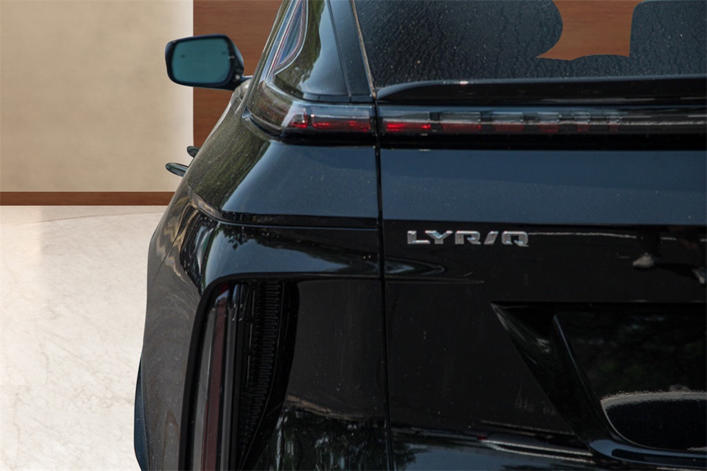 Vehicle image 25 of 26