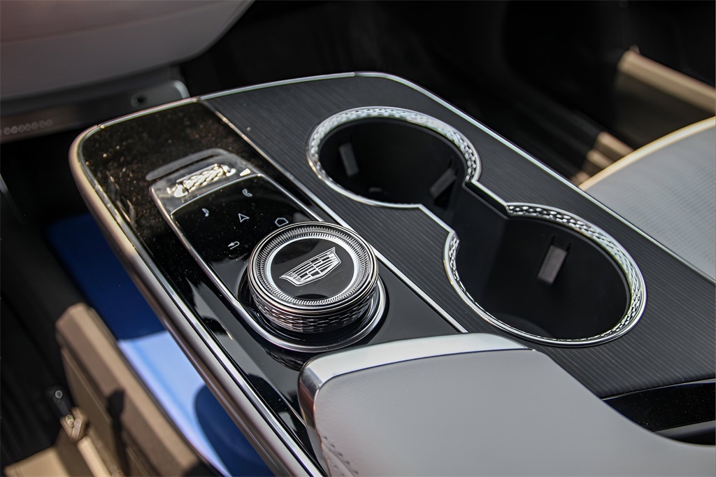 Vehicle image 15 of 26