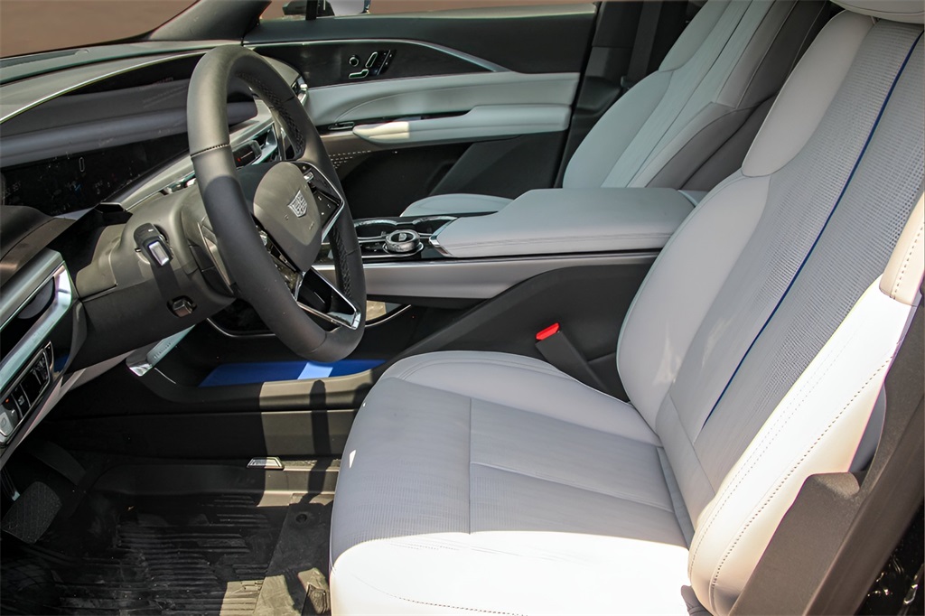 Vehicle image 8 of 26