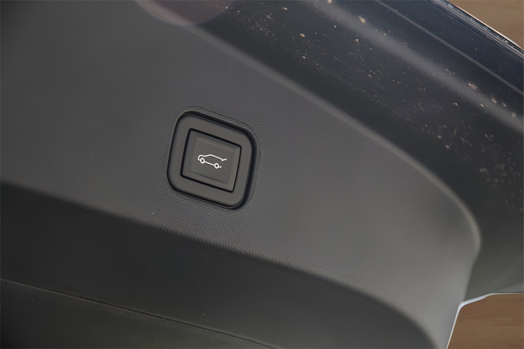 Vehicle image 6 of 26