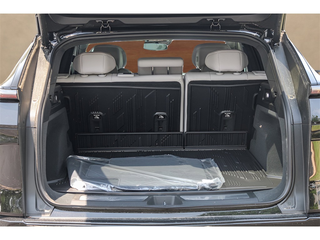 Vehicle image 21 of 26