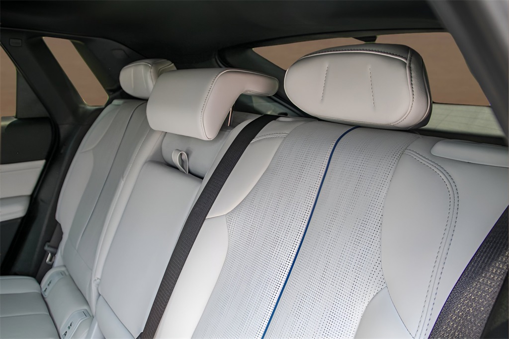 Vehicle image 20 of 26