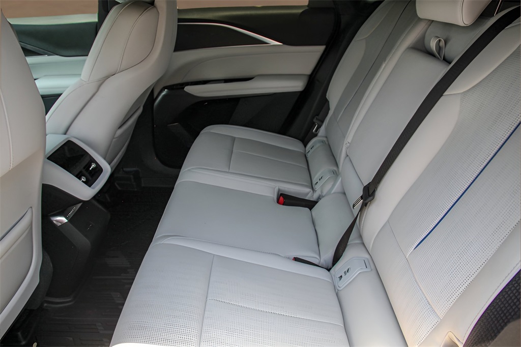 Vehicle image 19 of 26