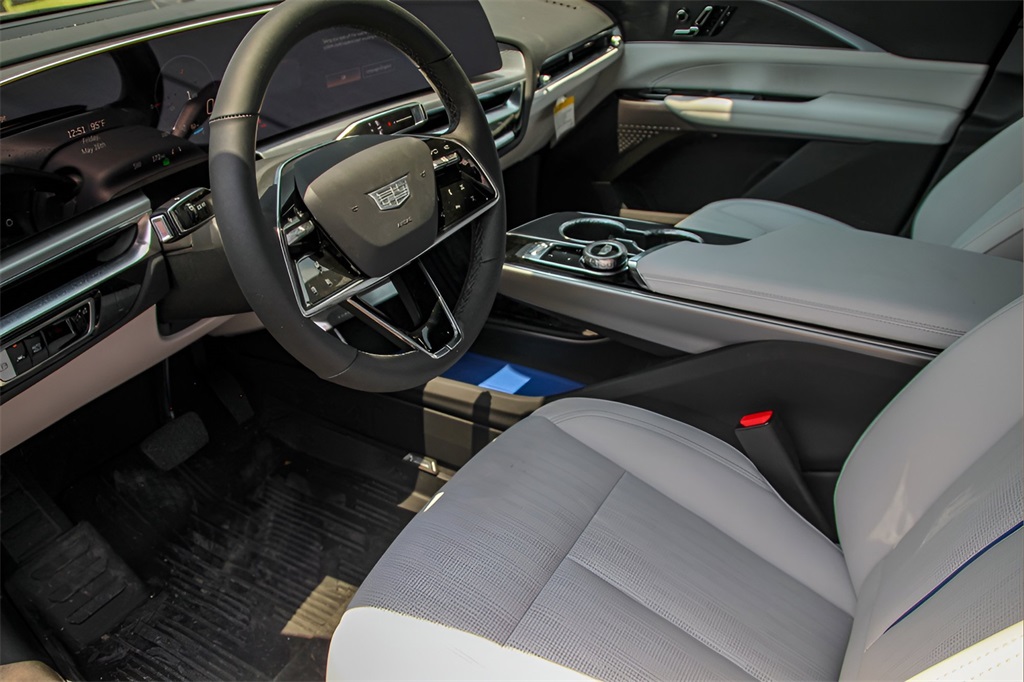 Vehicle image 7 of 26