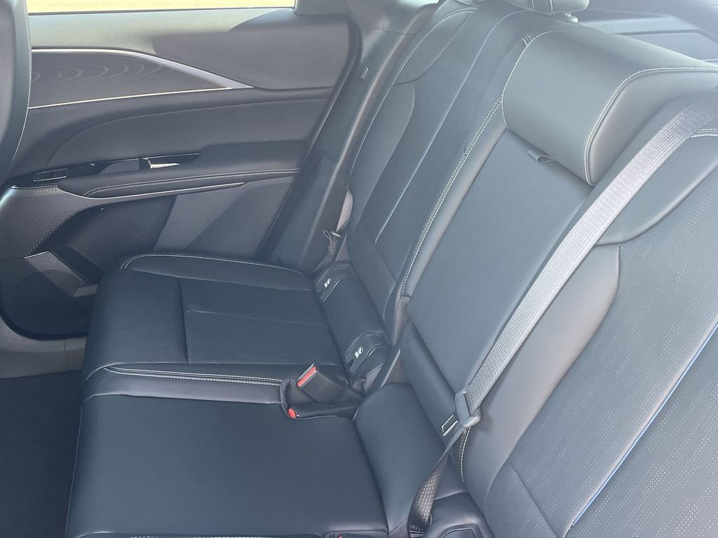 2025 Cadillac LYRIQ Sport Image 5 of 28