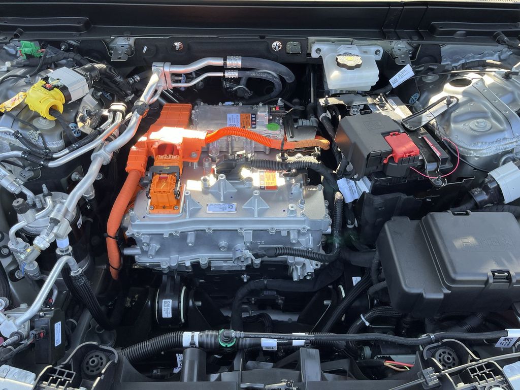 2025 Cadillac LYRIQ Sport Image 2 of 28