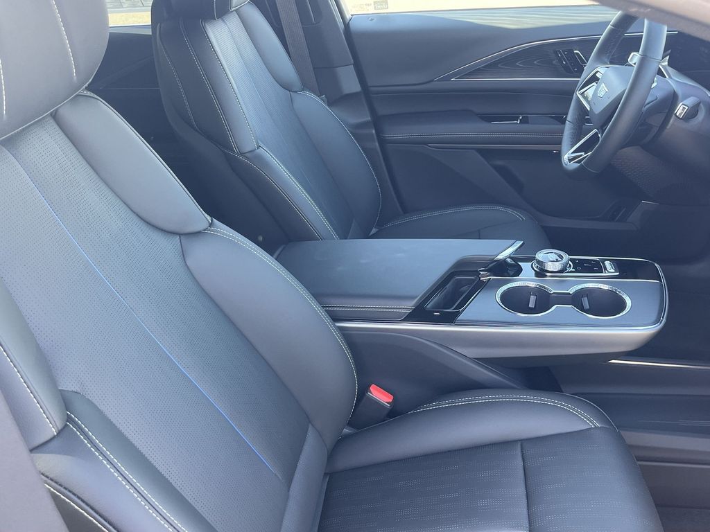 2025 Cadillac LYRIQ Sport Image 8 of 28