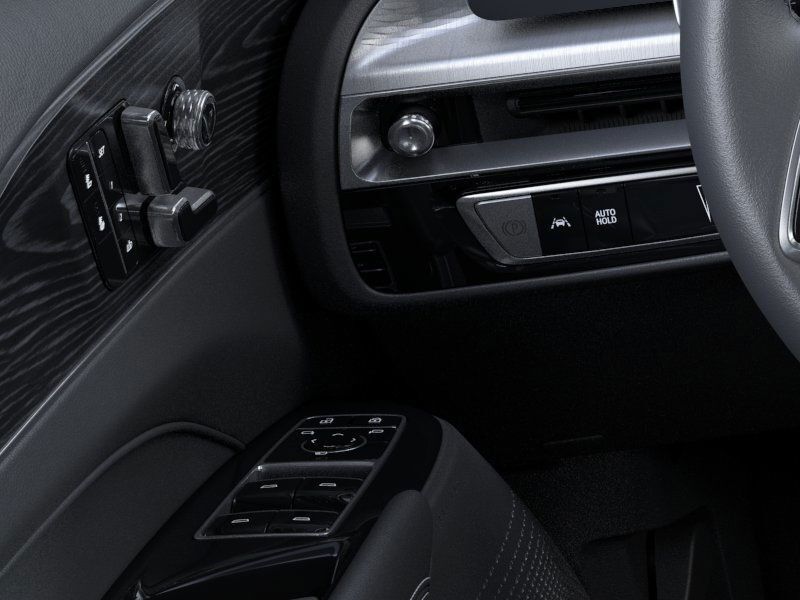 Vehicle image 24 of 26