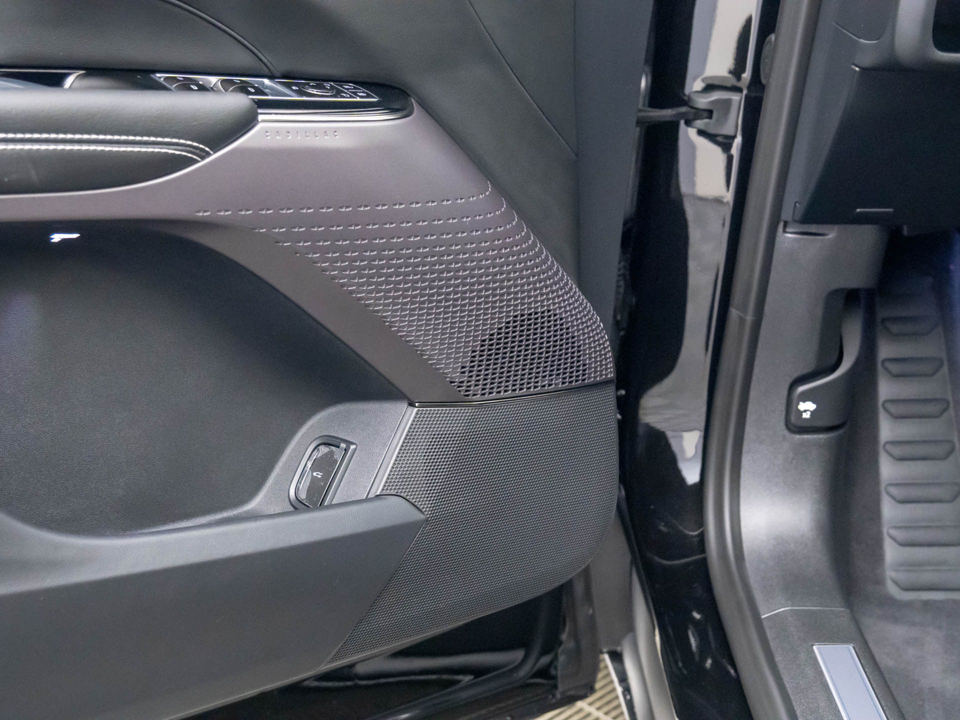Vehicle image 15 of 39