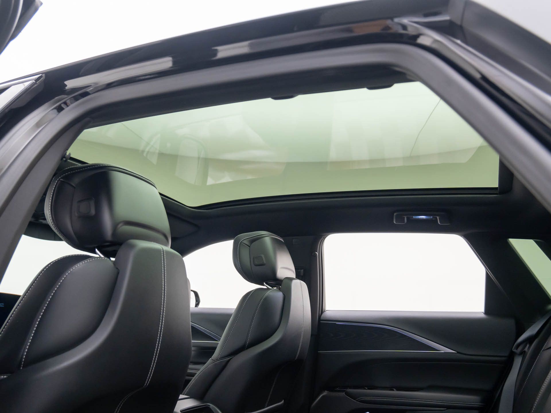 Vehicle image 18 of 39