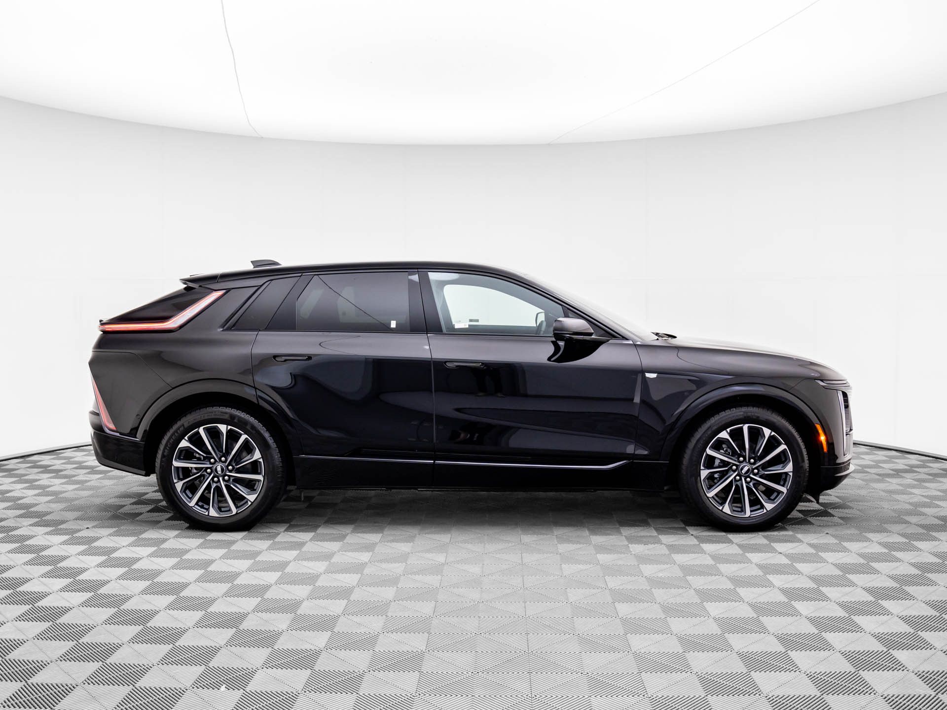 Vehicle image 5 of 39