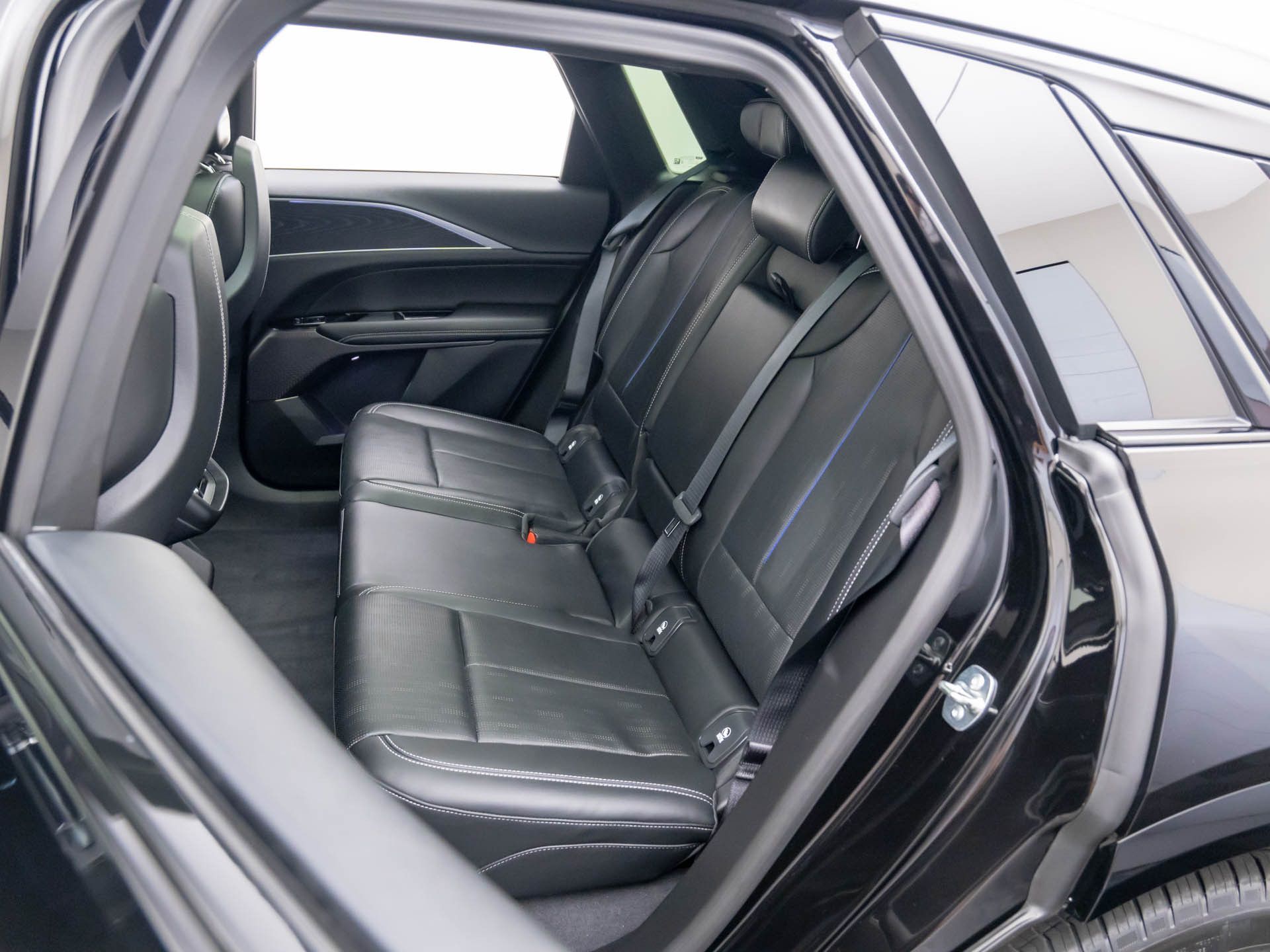 Vehicle image 17 of 39
