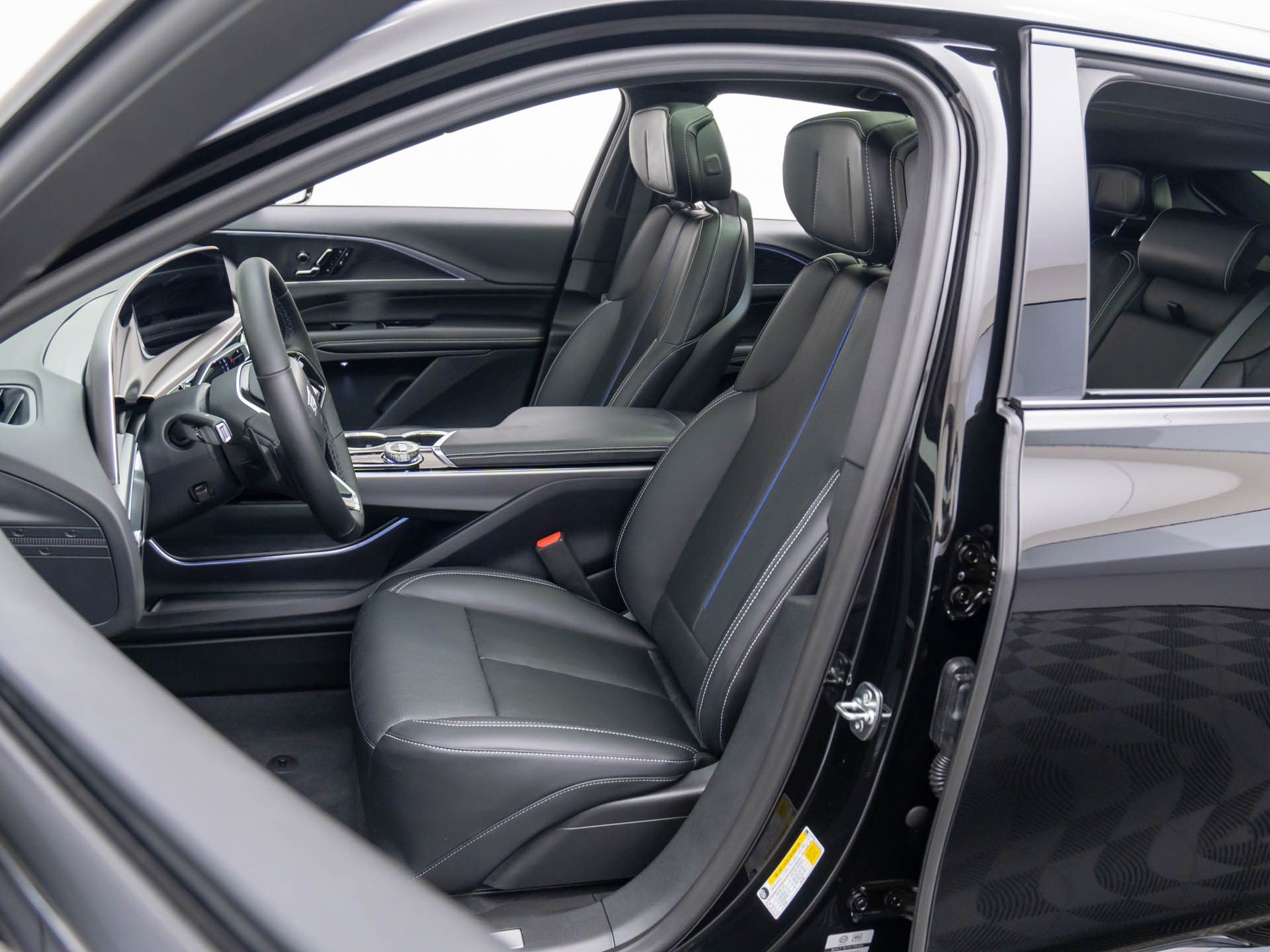 Vehicle image 16 of 39