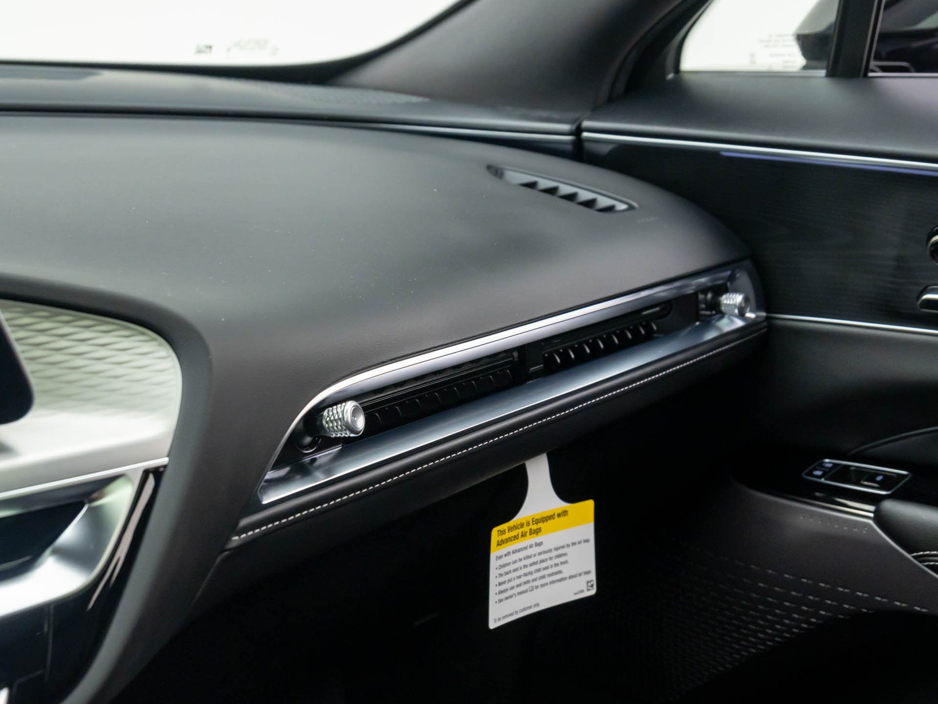 Vehicle image 28 of 39
