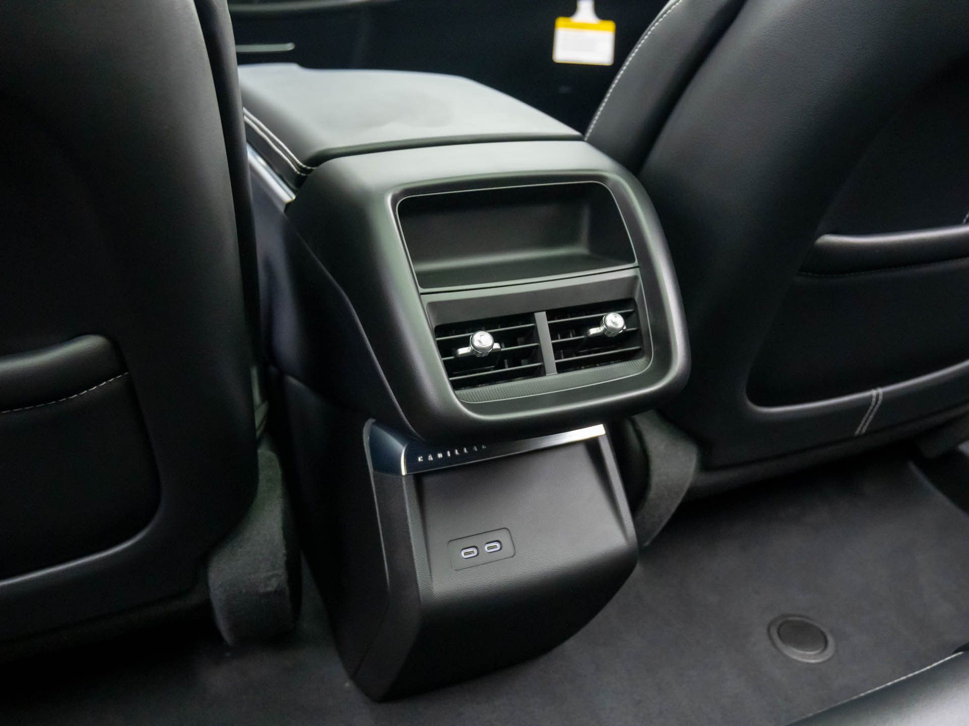Vehicle image 19 of 39