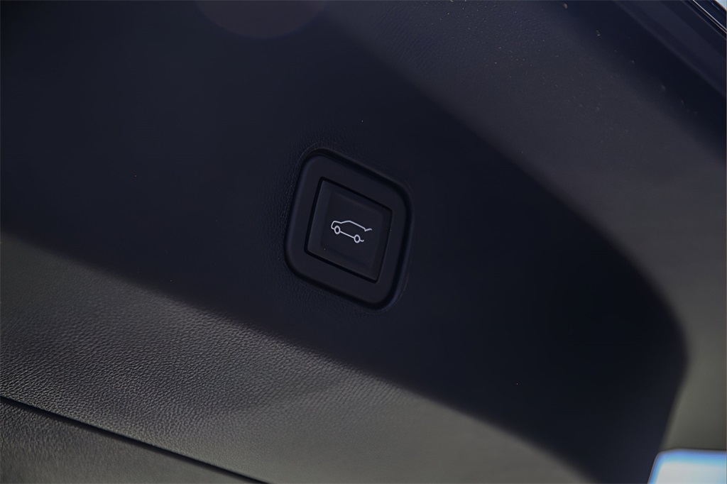 Vehicle image 6 of 25