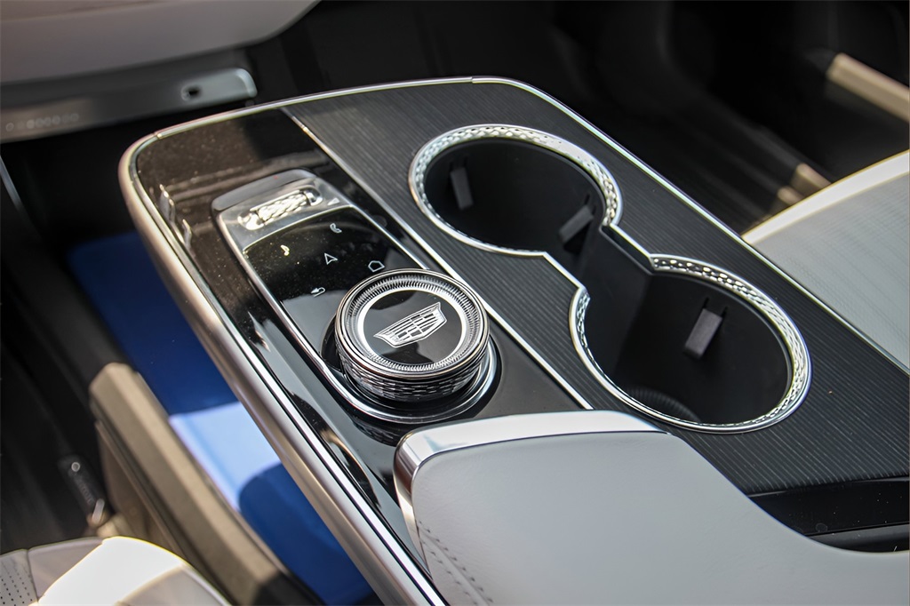 Vehicle image 14 of 25