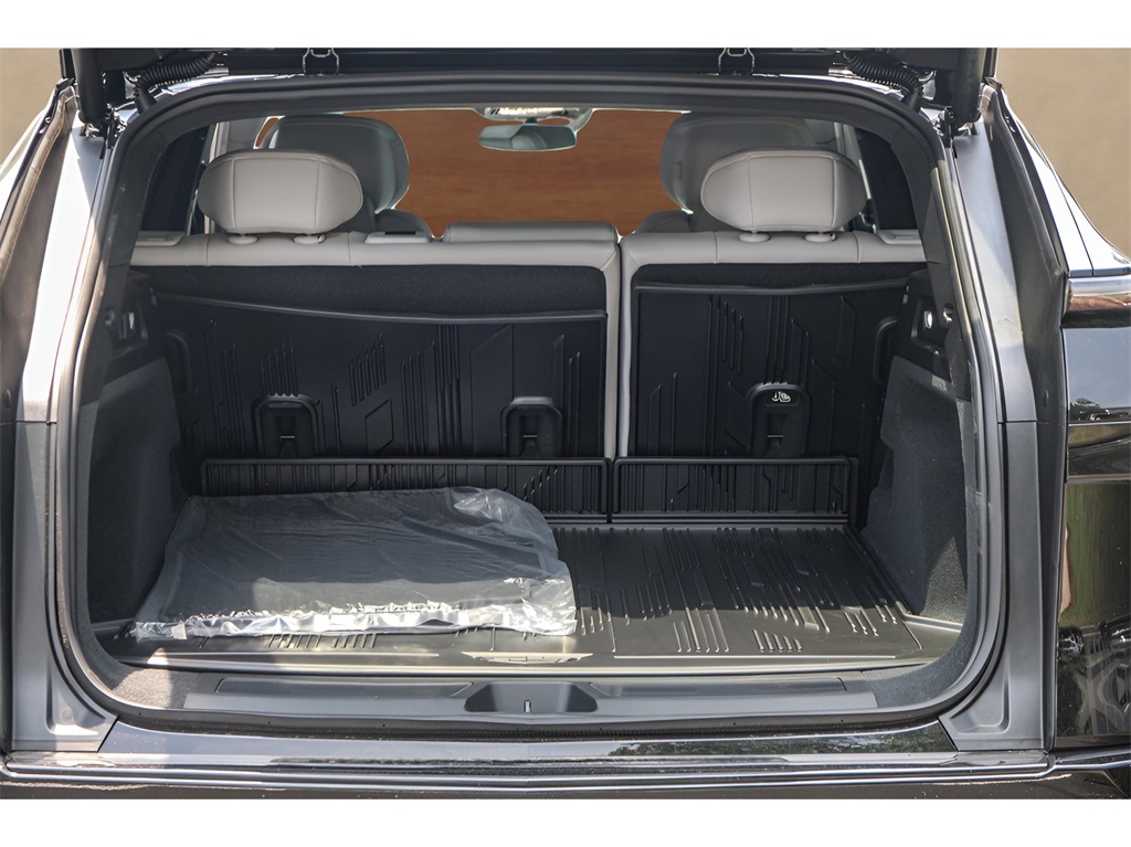 Vehicle image 21 of 25