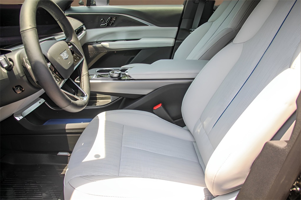 Vehicle image 8 of 25