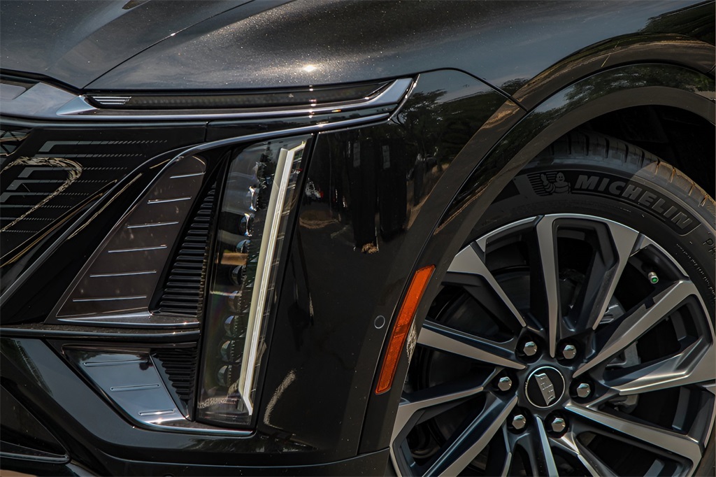 Vehicle image 22 of 25