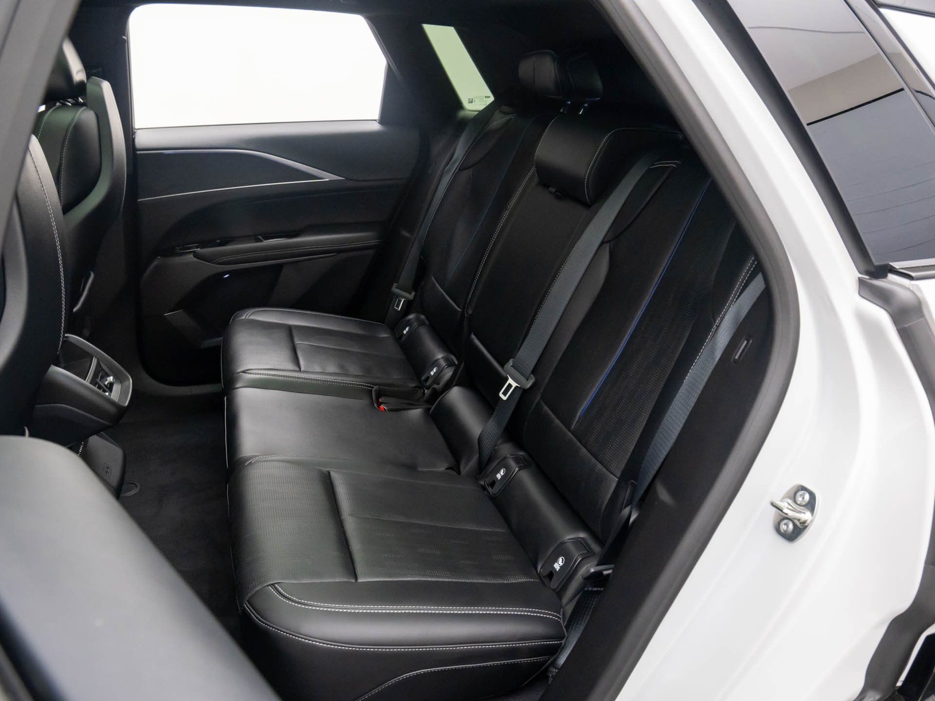 Vehicle image 16 of 42