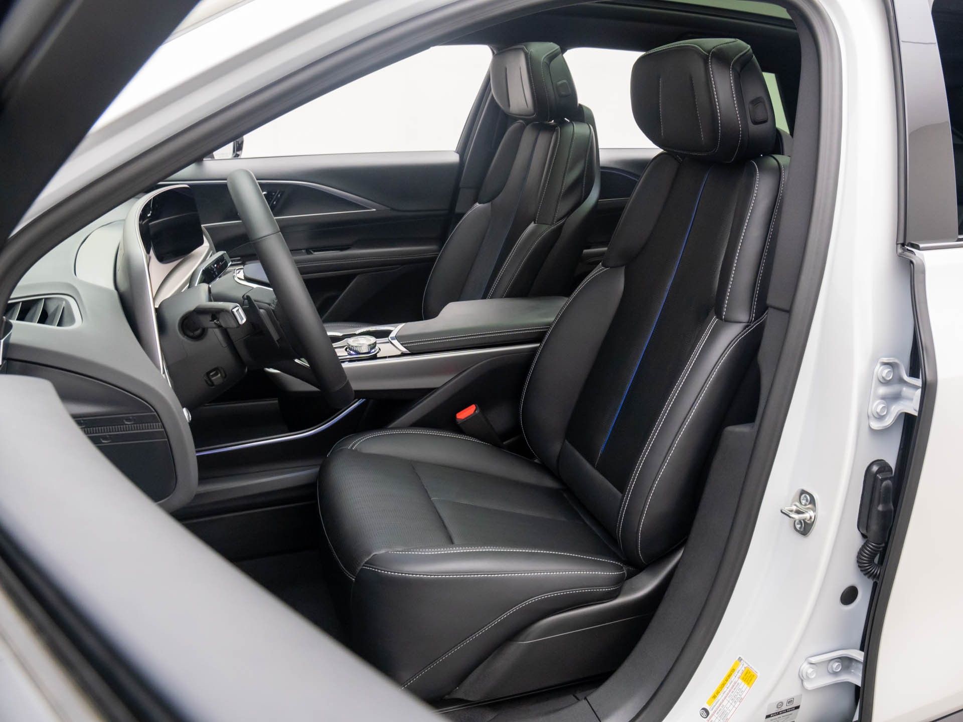 Vehicle image 15 of 42