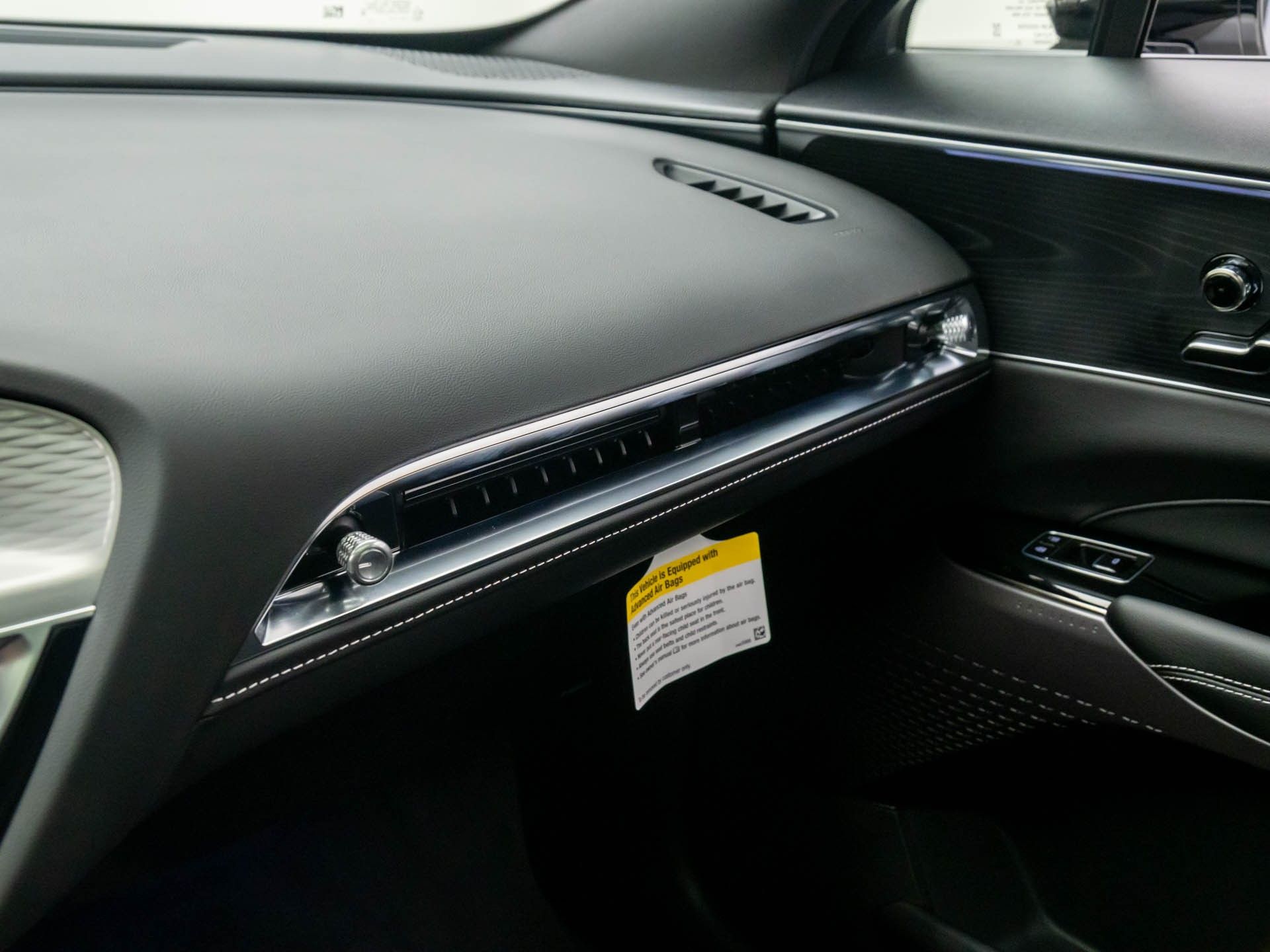 Vehicle image 22 of 42