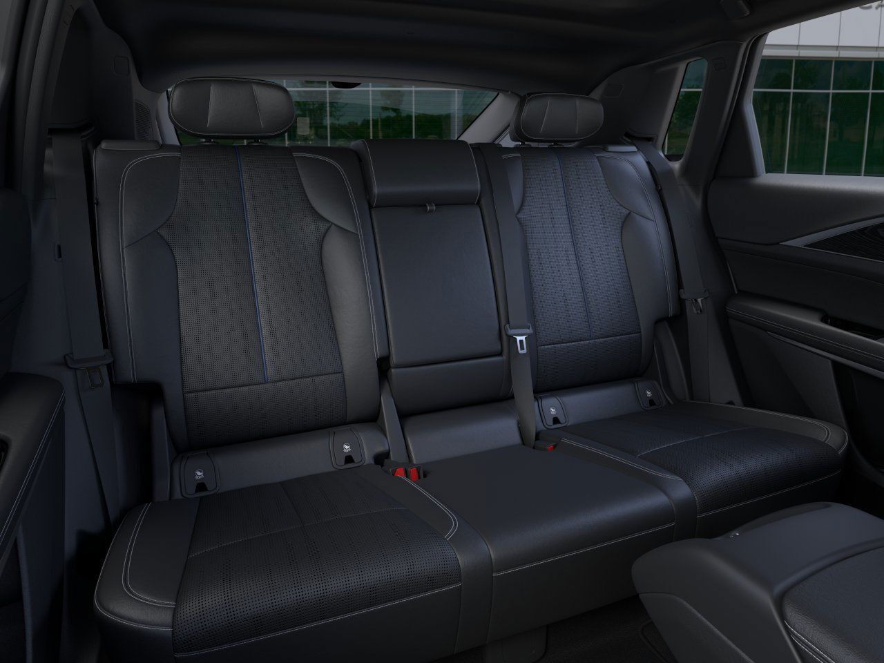 Vehicle image 17 of 26
