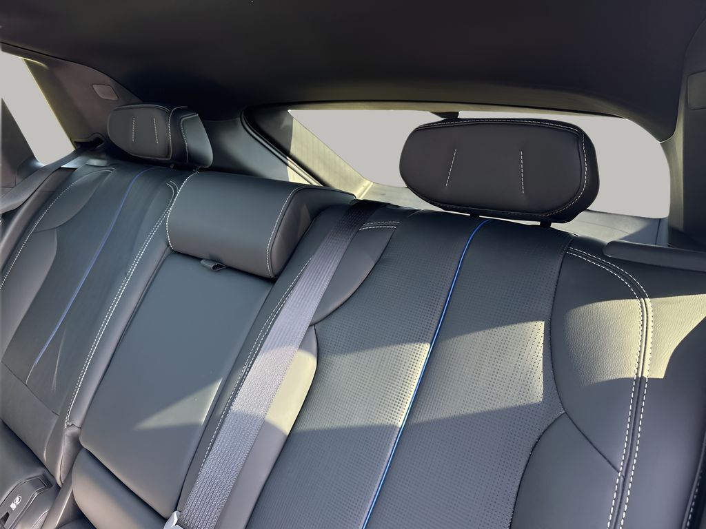 Vehicle image 36 of 39