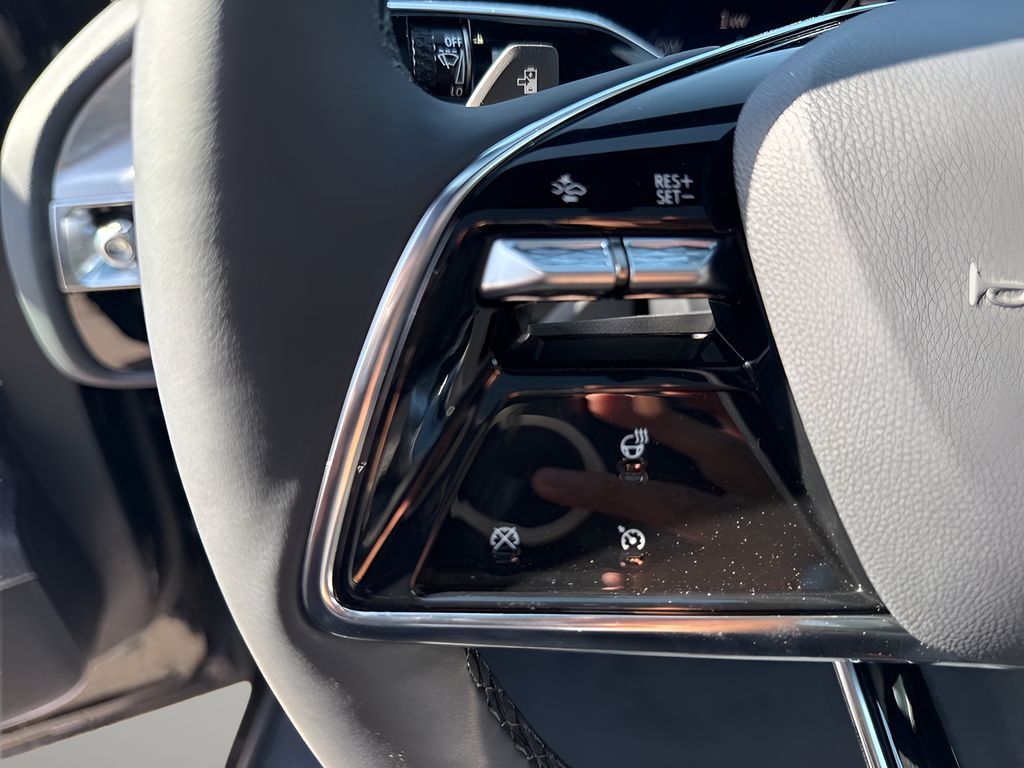 Vehicle image 21 of 39