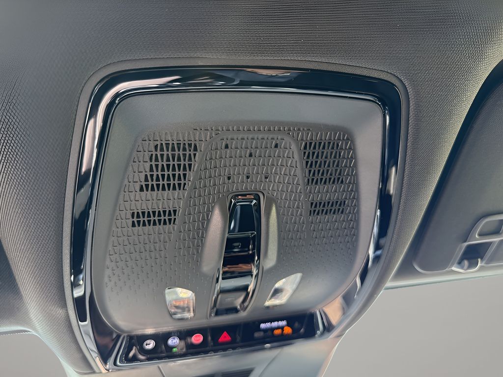 Vehicle image 31 of 39