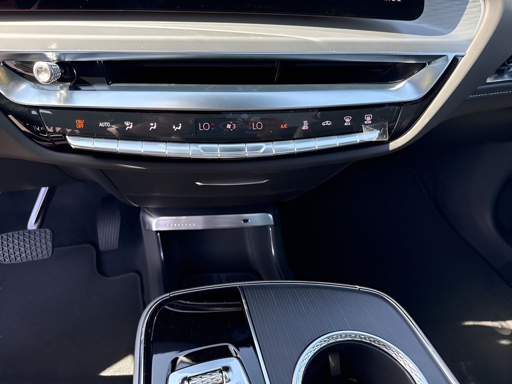 Vehicle image 28 of 39