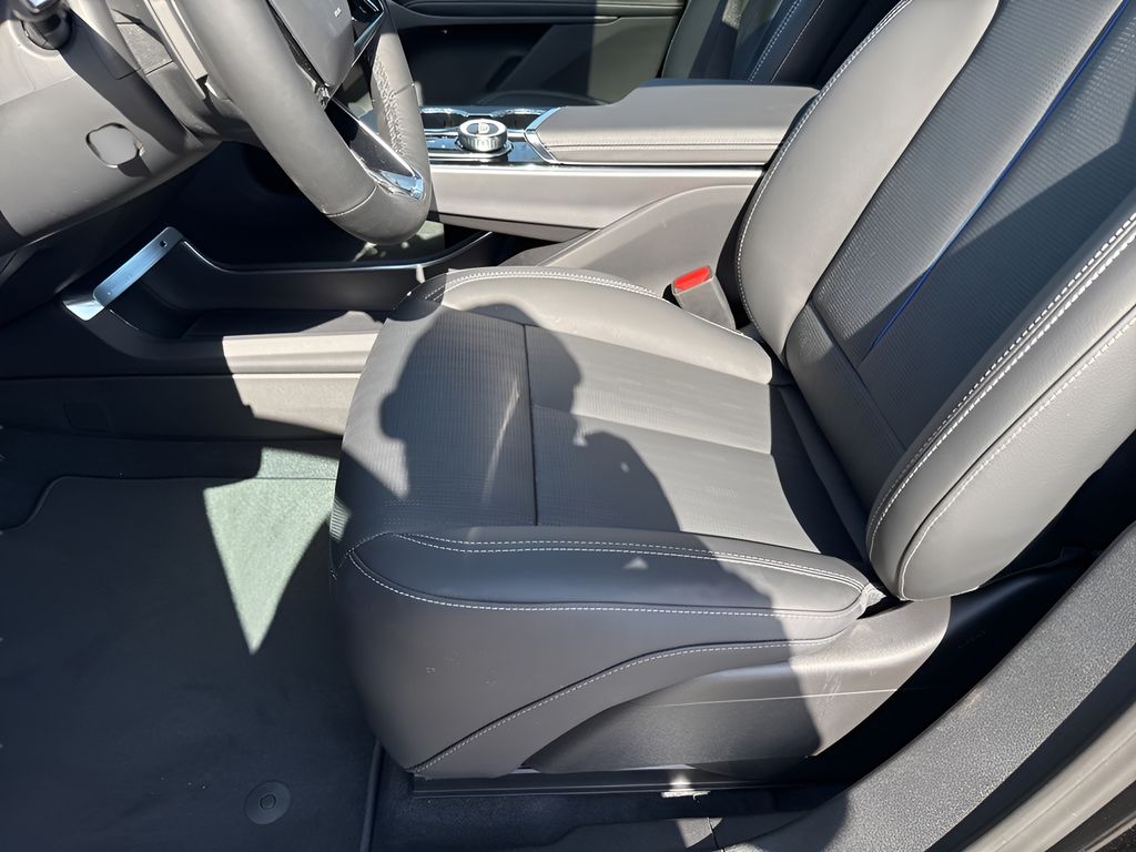 Vehicle image 17 of 39