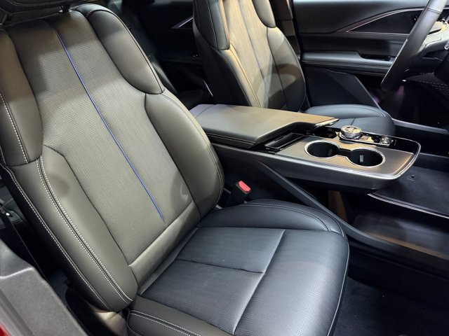 2025 Cadillac LYRIQ Sport Image 18 of 52