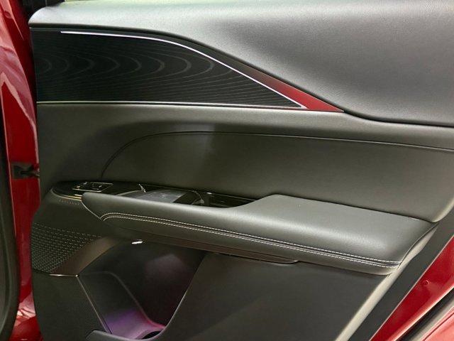 2025 Cadillac LYRIQ Sport Image 32 of 52