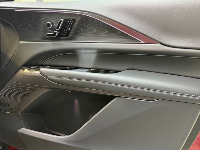 2025 Cadillac LYRIQ Sport Image 31 of 52