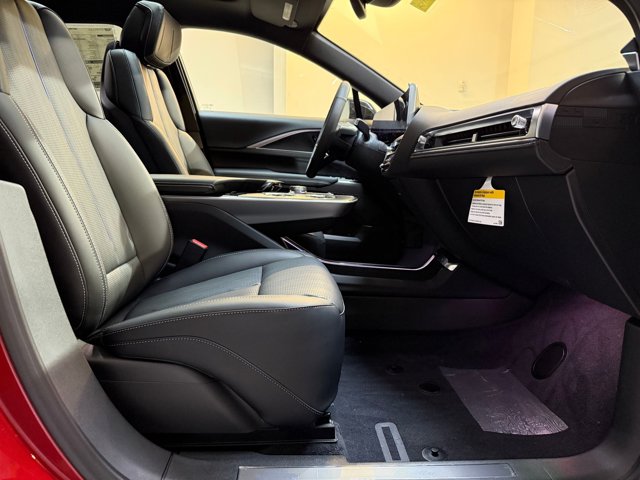 2025 Cadillac LYRIQ Sport Image 17 of 52